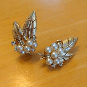 Vintage Trifari Faux Pearl Gold-Tone Leaf Clip On Earring Set